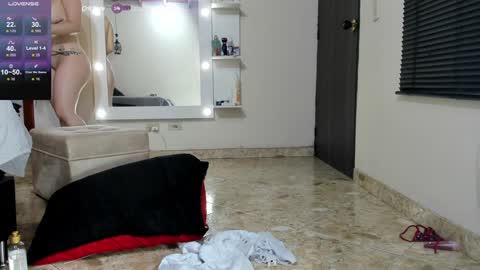 Snapshot of charlote_wilson chatting on December 21, 6:52 am charlote wilson online show from December 21, 6:52 am