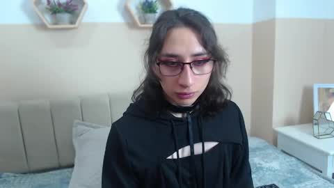 charlothe_dumont online show from April 18, 4:00 pm