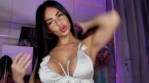CHARLOTTE online show from April 27, 1:25 am