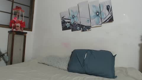 karinaa independent model online show from October 1, 9:10 pm