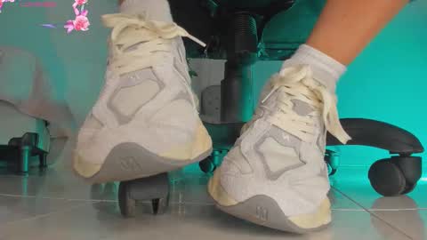 charlotte  grey online show from February 27, 8:09 pm