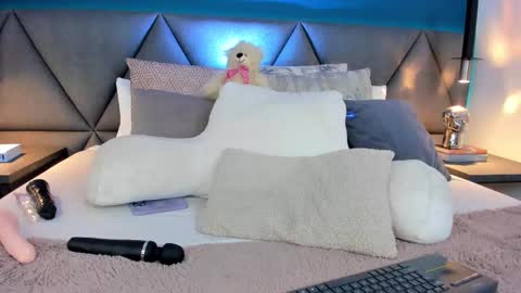 Snapshot of charlotte_copper chatting on February 12, 3:38 pm Charlotte online show from February 12, 3:38 pm
