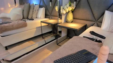 Snapshot of charlotte_copper chatting on February 24, 1:42 pm Charlotte online show from February 24, 1:42 pm