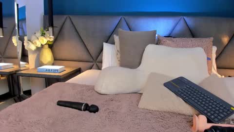 Snapshot of charlotte_copper chatting on February 24, 4:47 pm Charlotte online show from February 24, 4:47 pm