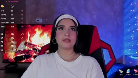 Snapshot of charlotte_greys chatting on January 12, 1:53 am Charlotte  online show from January 12, 1:53 am