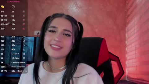 Snapshot of charlotte_greys chatting on February 17, 10:25 pm Charlotte  online show from February 17, 10:25 pm