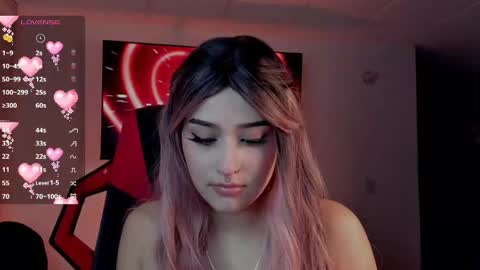 Snapshot of charlotte_greys chatting on November 10, 2:54 am Charlotte online show from November 10, 2:54 am