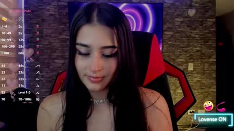 Snapshot of charlotte_greys chatting on December 17, 9:54 pm Charlotte online show from December 17, 9:54 pm