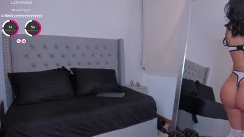 Snapshot of charlotte_harriz chatting on January 2, 7:44 am Charlotte online show from January 2, 7:44 am