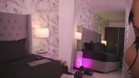 Snapshot of charlotte_harriz chatting on March 5, 6:33 am Charlotte online show from March 5, 6:33 am