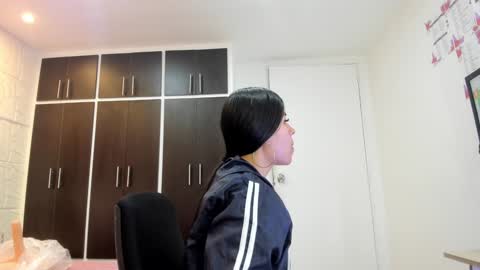 Charlotte Icee online show from December 16, 3:43 pm