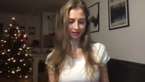 Snapshot of charlotte_roche chatting on December 1, 4:34 pm Charlotte Roche online show from December 1, 4:34 pm