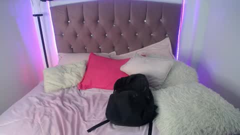 Snapshot of charlotte_walker1 chatting on March 12, 5:57 am charlotte_walker1 online show from March 12, 5:57 am