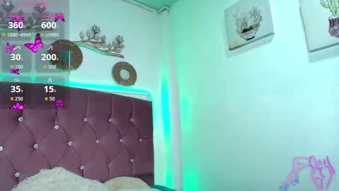 Snapshot of charlotte_walker1 chatting on November 15, 3:19 pm charlotte_walker1 online show from November 15, 3:19 pm