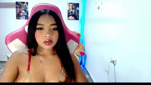 charlotte_walker1 online show from August 4, 5:54 am