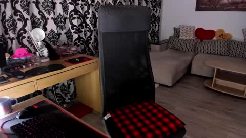 Snapshot of charlottediamonds chatting on January 10, 2:04 am Charlotte Diamonds online show from January 10, 2:04 am