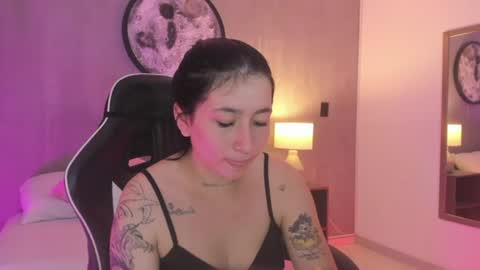 Charlottee online show from June 10, 2:01 am