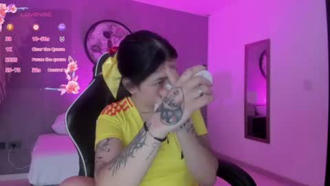 Charlottee online show from June 18, 1:39 am