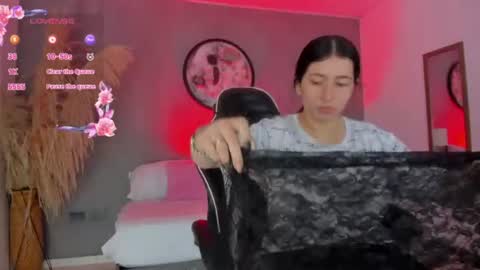 Charlottee online show from June 19, 2:05 am