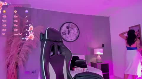 Charlottee online show from July 15, 2:06 am
