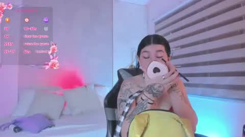 Charlottee online show from July 28, 9:03 pm
