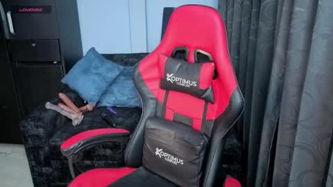 Snapshot of charlottee_lovee69 chatting on November 11, 11:16 pm Natalia online show from November 11, 11:16 pm