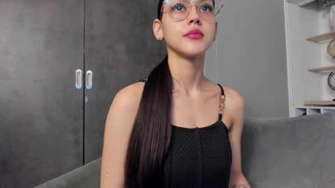 charlottegray_1 online show from September 18, 3:52 am