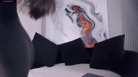 charlottegray_1 online show from November 10, 12:15 pm