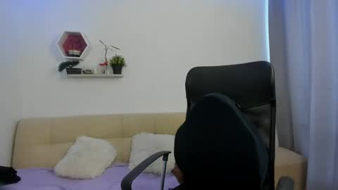 Snapshot of charlottelabouff chatting on June 16, 7:27 pm Charlotte online show from June 16, 7:27 pm