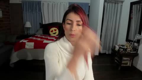 Snapshot of charlottewillson chatting on December 4, 11:02 pm Charlotte online show from December 4, 11:02 pm