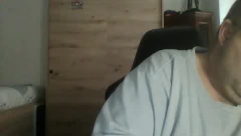 Snapshot of charlypalgar chatting on December 18, 10:54 am charly online show from December 18, 10:54 am