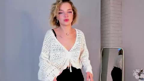 Snapshot of charmaineterrill chatting on October 3, 3:20 pm Maya online show from October 3, 3:20 pm