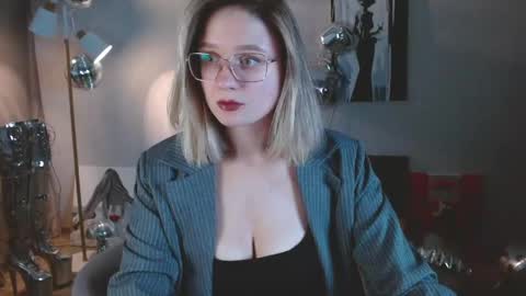 Michelle  online show from May 3, 3:01 am