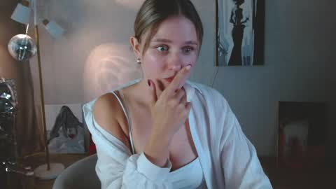 Michelle  online show from June 10, 7:29 am