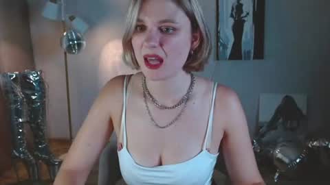 Snapshot of charming_beauty chatting on July 27, 6:20 am Michelle online show from July 27, 6:20 am