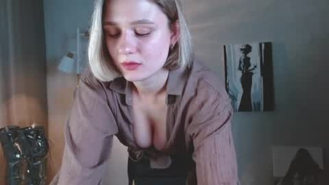 Snapshot of charming_beauty chatting on August 2, 3:27 am Michelle online show from August 2, 3:27 am