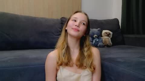 Snapshot of charming_evaa chatting on April 28, 2:44 pm Eva online show from April 28, 2:44 pm