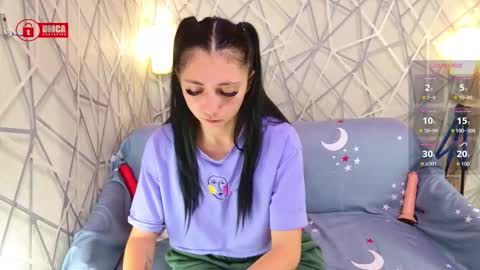 Snapshot of charming_lia chatting on October 28, 2:04 am CharmingLIA online show from October 28, 2:04 am