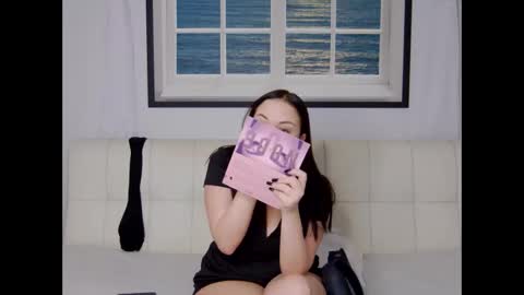 charming_lolla online show from September 28, 11:32 pm