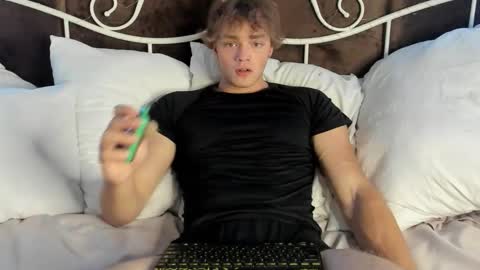 Snapshot of chase_muscular chatting on October 2, 10:33 am Chase online show from October 2, 10:33 am