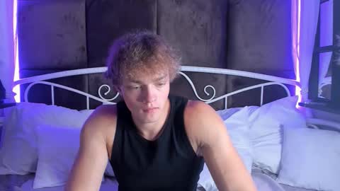 Snapshot of chase_muscular chatting on October 5, 3:43 pm Chase online show from October 5, 3:43 pm