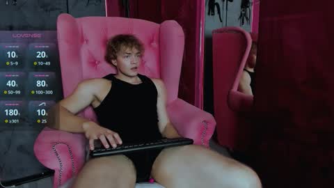 Snapshot of chase_muscular chatting on October 11, 4:27 pm Chase online show from October 11, 4:27 pm