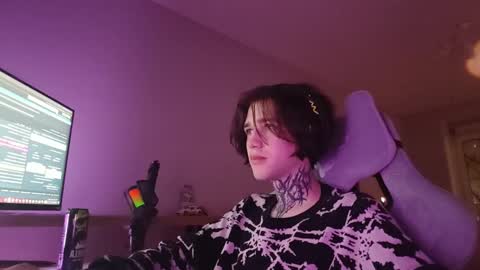 Snapshot of chasxr chatting on December 17, 12:05 am Ryan online show from December 17, 12:05 am