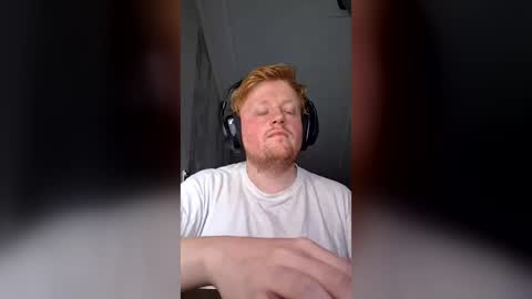 Snapshot of chattygingerboy chatting on July 6, 6:10 pm Gingerboy online show from July 6, 6:10 pm