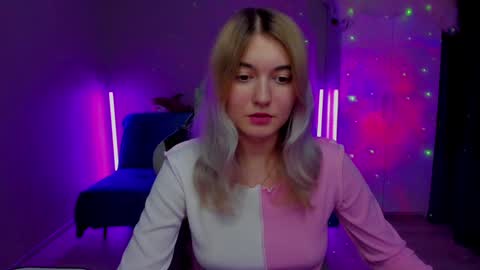 Snapshot of chatur_lady_ chatting on December 3, 8:38 am Betty online show from December 3, 8:38 am