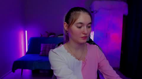 Snapshot of chatur_lady_ chatting on December 8, 8:09 am Betty online show from December 8, 8:09 am
