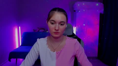 Snapshot of chatur_lady_ chatting on December 11, 4:39 am Betty online show from December 11, 4:39 am