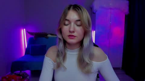 Snapshot of chatur_lady_ chatting on January 6, 7:31 am Betty online show from January 6, 7:31 am
