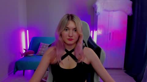 Snapshot of chatur_lady_ chatting on February 6, 9:22 am Betty online show from February 6, 9:22 am