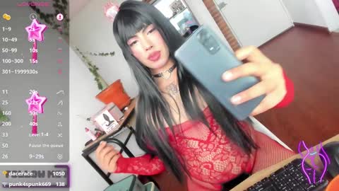 Snapshot of chaturmodels chatting on December 4, 8:07 pm Sophie online show from December 4, 8:07 pm